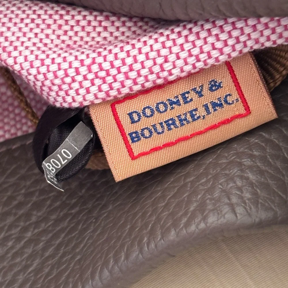 Dooney & Bourke chic hobo